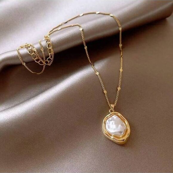Baroque Pearl Pendant Necklace | 18K Gold Filled - Picture 2 of 4